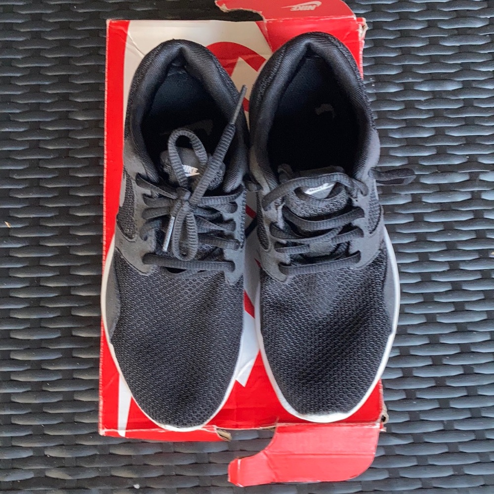 Women Nike Kaishi Used